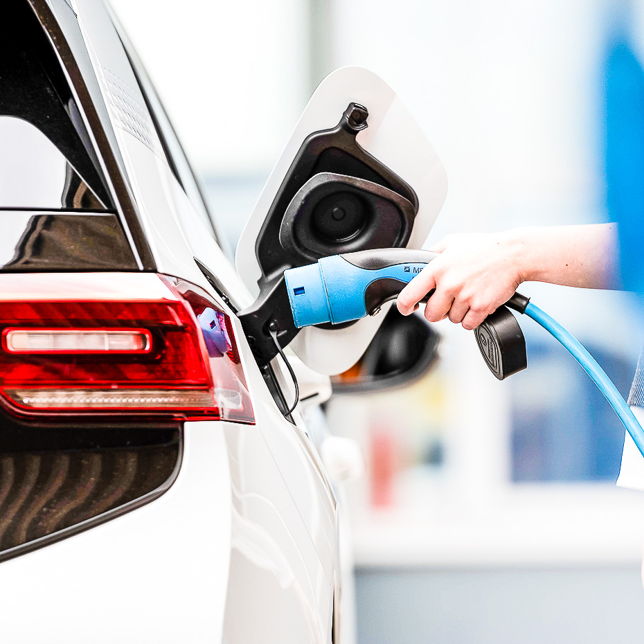 Elektroauto an Ladestation